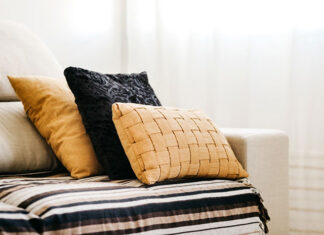 Piękne i ozdobne poduszki ozdobią salon i sypialnię